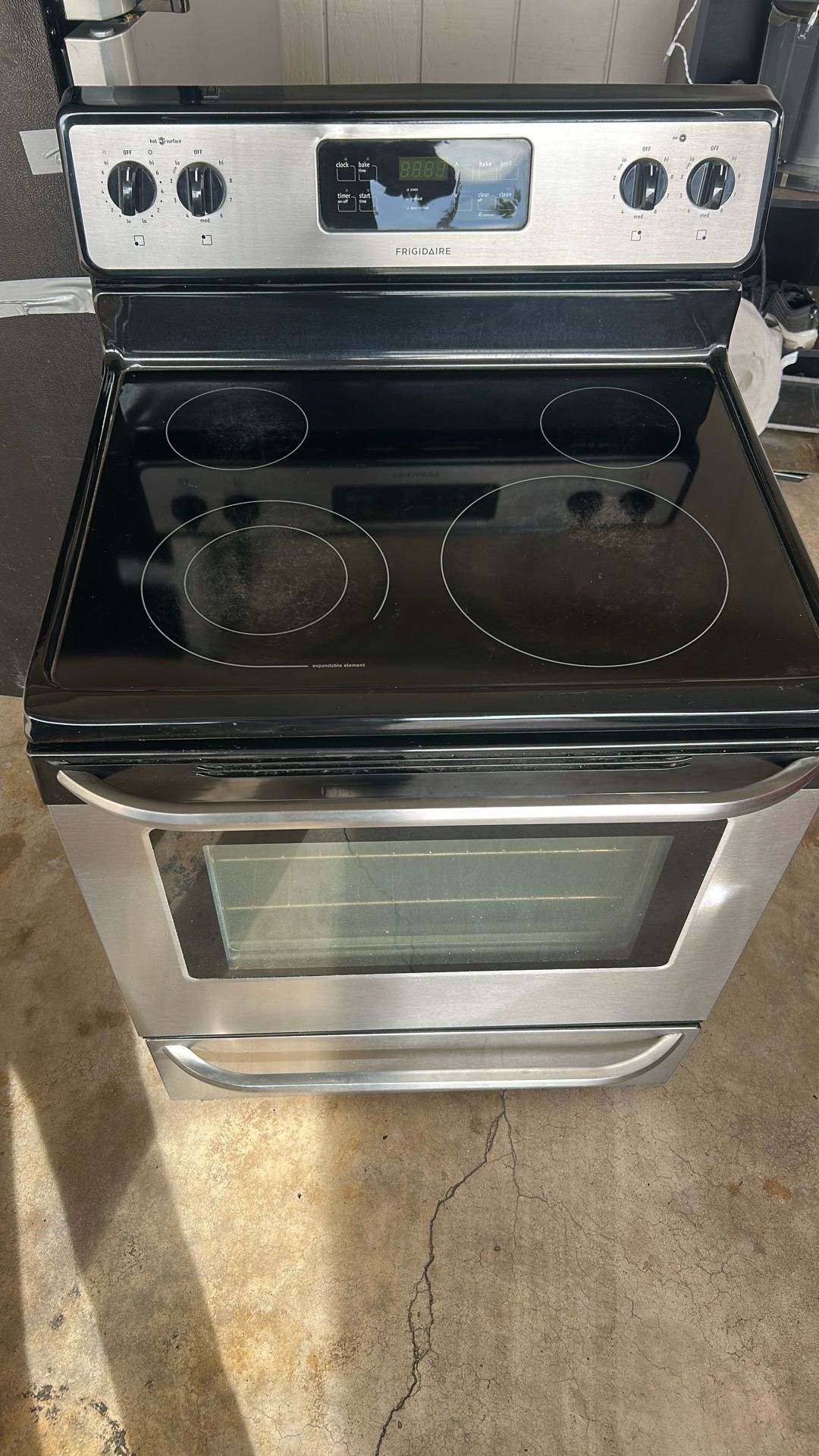Frigidaire electric stove. $300 Price Is Negotiable. I will trade for 14 karat gold.
