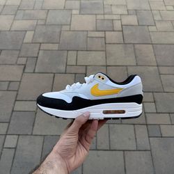Nike Air Max 1 Black White University Gold size 8