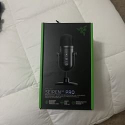 Razer Seiren v2 pro microphone with boom arm