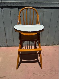 solid wood baby chair with a metal plate in very good condition
