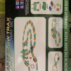 Snap N Glow Speed Raceway Set
