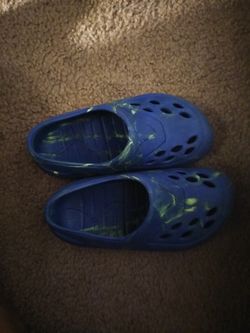 Toddler Crocks size 9/10