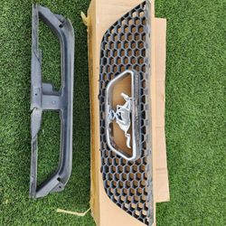 1(contact info removed) Ford Mustang GT OEM Grille Emblem Assembly 
