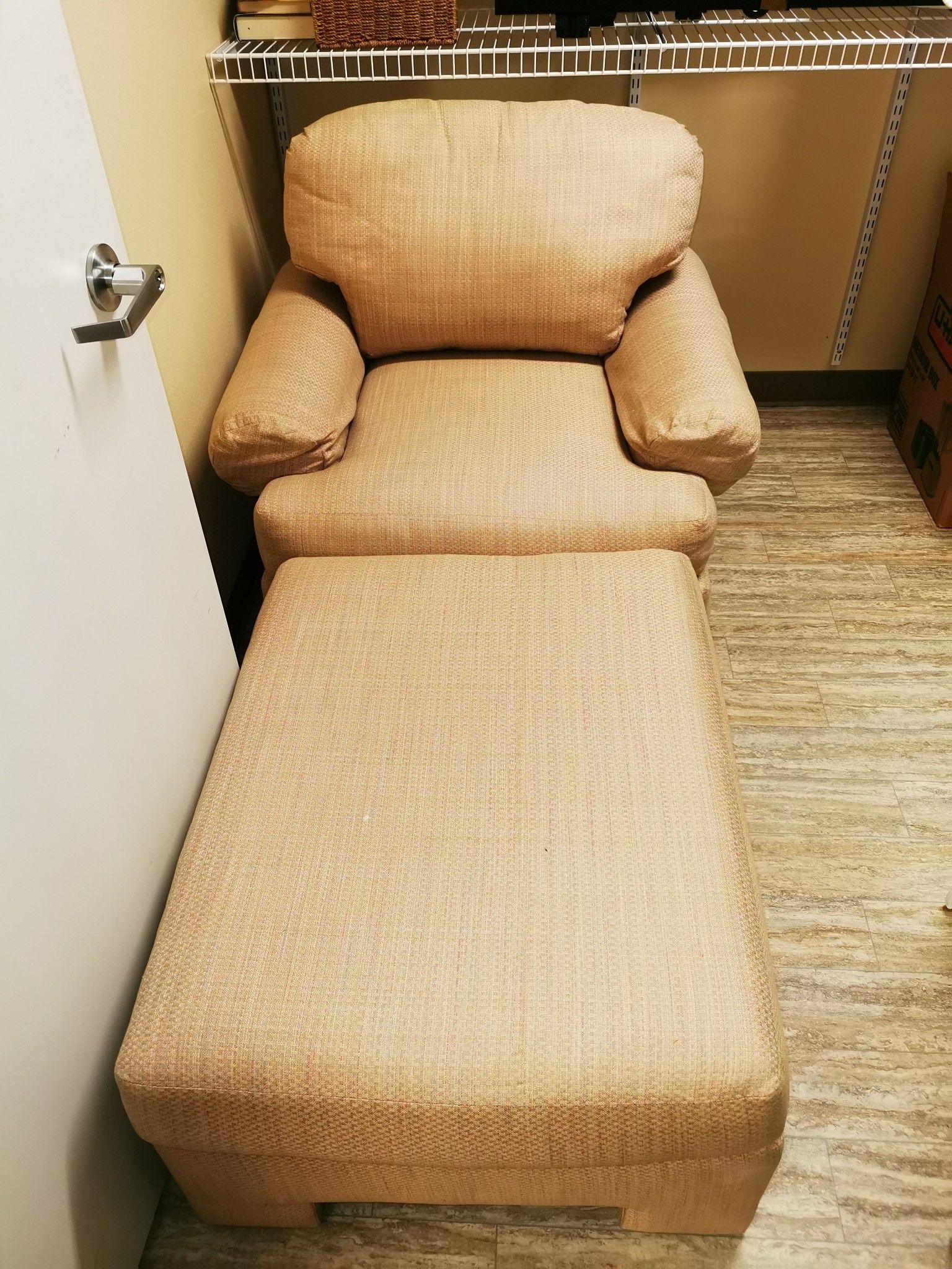 Oversized Chair With Ottoman