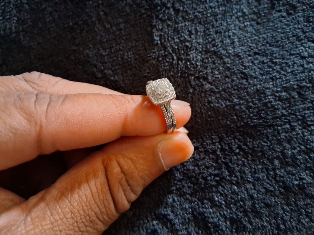 Multi-Diamond 10k Halo Princess Cut Engagement Ring With Wedding Band