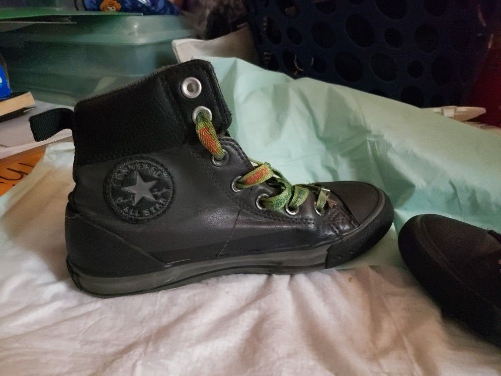 Size 2y Blk Leather High Tops Converse 