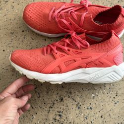 Women ASIC Size 7