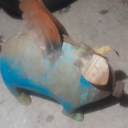 Five metal pigs for the yard artwork