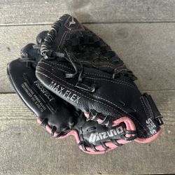 Mizuno Jenny Finch GPP 1107 11" LHT Youth Girl's Max Softball Glove Black & Pink