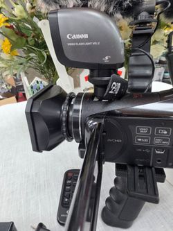 Cannon Vixia HF-M41-A WITH ATTACHED& CARRION