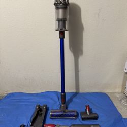 Dyson V11 SV28 Cordless Stick Vacuum Cleaner with brand new battery ( 2 available)