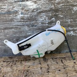 2019-2022 Dodge Ram 1500 Windshield Water Reservoir Oem