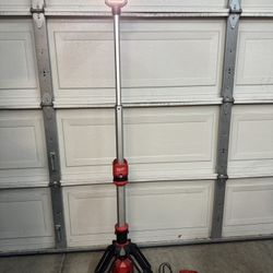 Milwaukee M12 Rocket Light with Battery and Charger 