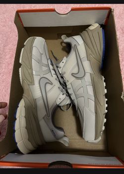 Woman’s Nikes Running Shoes