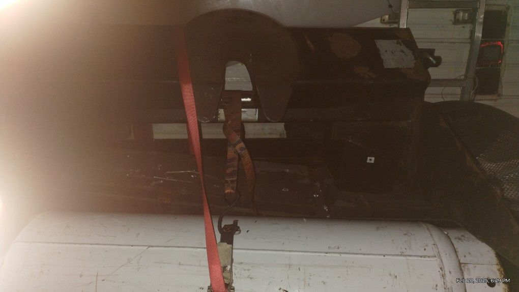 150$ 5th Wheel Hitch With Rails