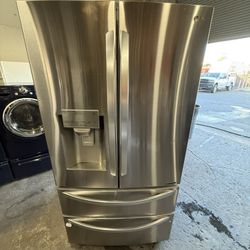 LG 28 Cubic Ft 4-door Refrigerator 