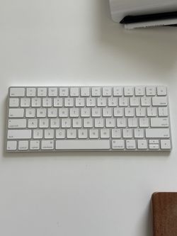 Apple Magic Keyboard Lightly Used