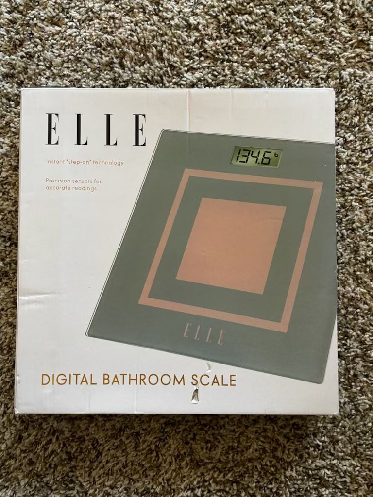 Digital bathroom scale