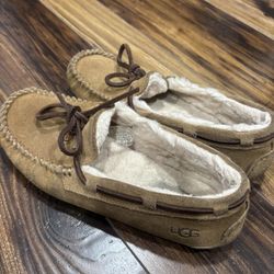 Women’s UGG Slippers - Size 8 - Great Condition