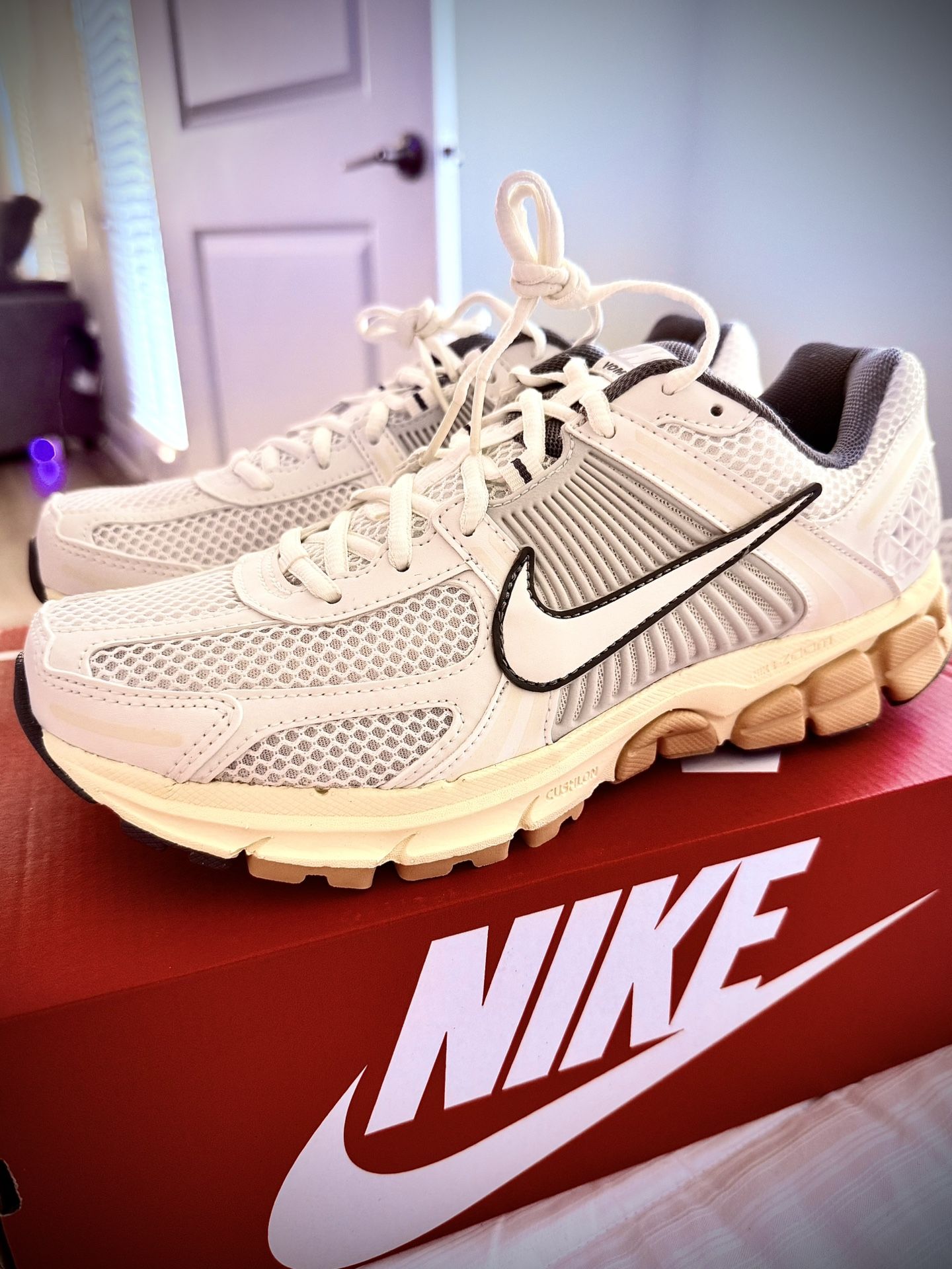 Brand New Never Worn Volmero 5 - Size 11W/9.5M