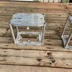 Battery box battery mount