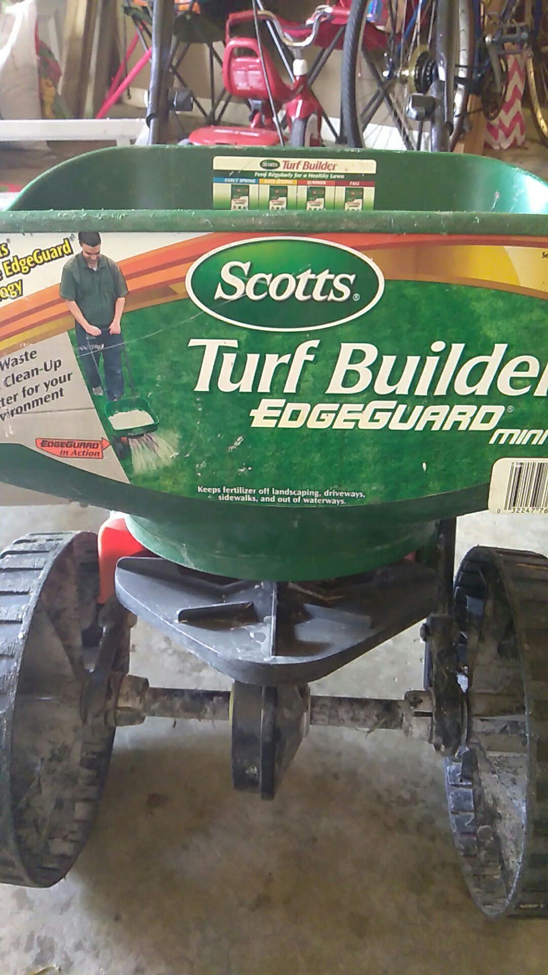 Scotts Turf Builder Edgeguard Mini Spreader