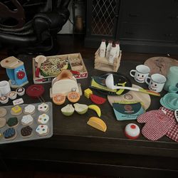 Wooden Play Kitchen Set Pretend food  Melissa and Doug cookies, pizza party, coffee, milk bottles crates.. toaster master chef junior pizza  As pictur