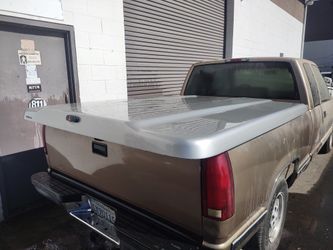 Leer 700 Truck Bed Top-  5'-8"-10"  Bed