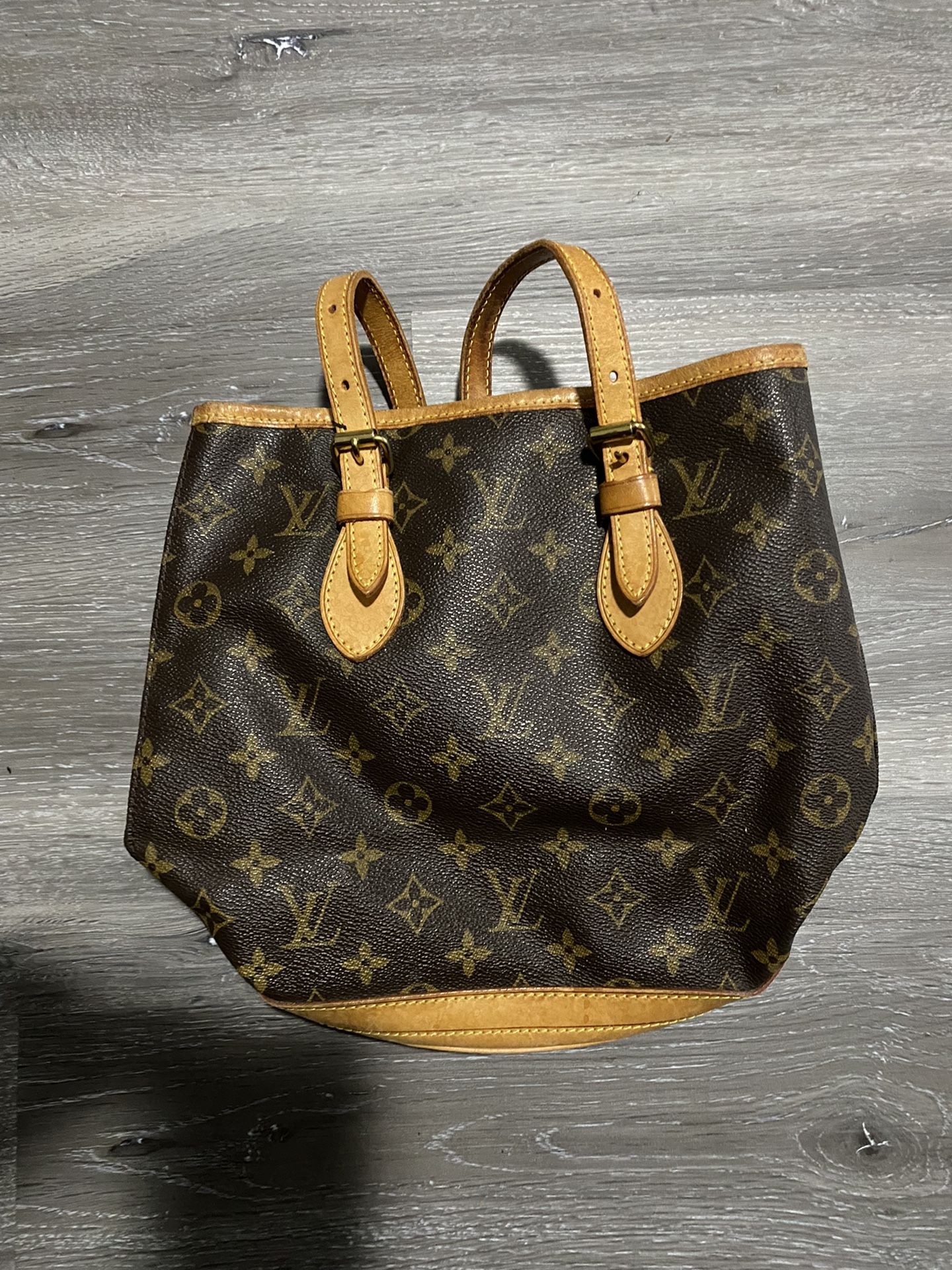 Authentic Louis Vuitton monogram bucket PM shoulder bag