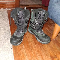 black khombu winter boots size 9