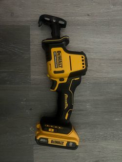 Dewalt atomic 20V MAX Cordless Brushless Compact Reciprocating Saw with battery