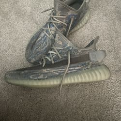 yeezys size 10 