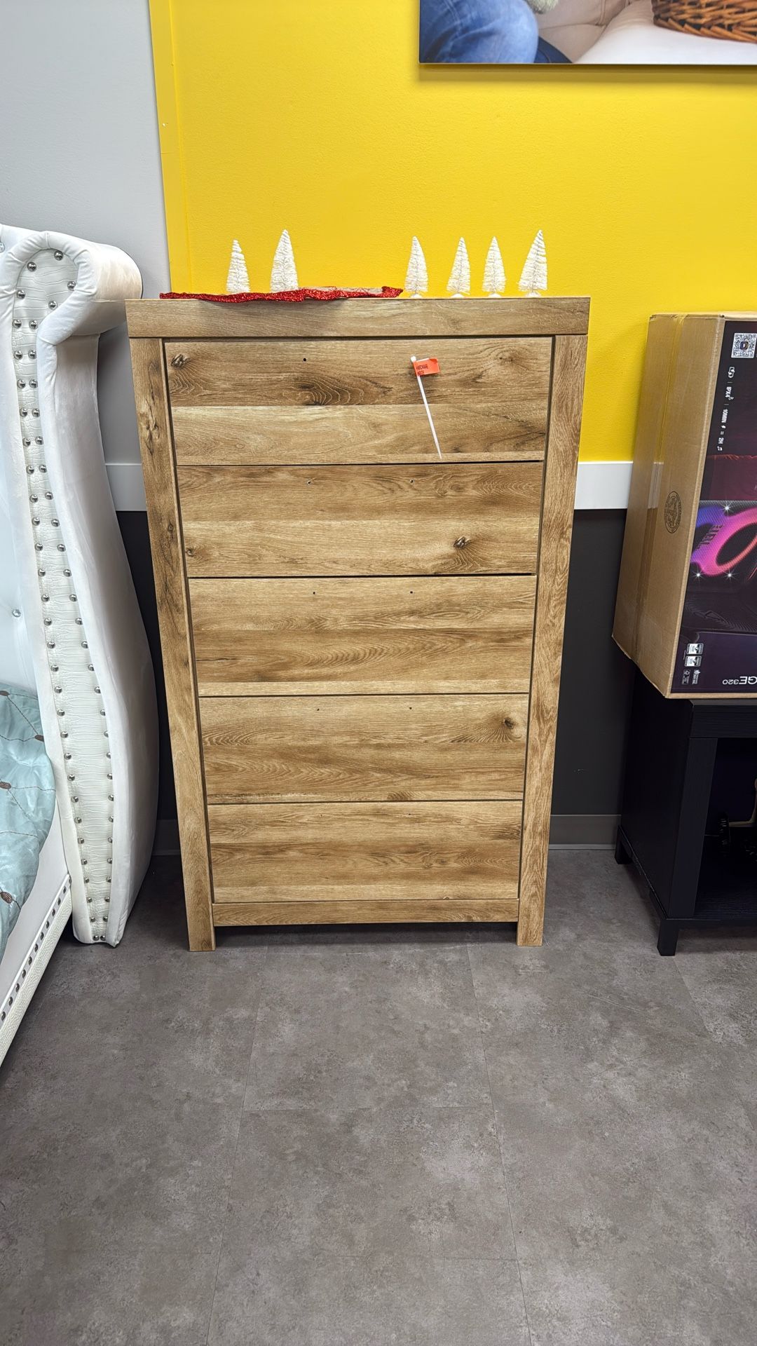 Ashely Hyanna 5-drawer Chest 