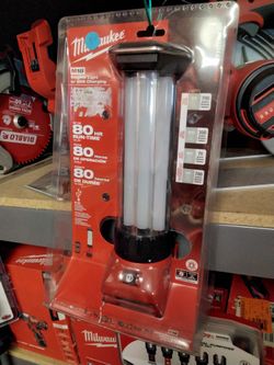 MILWAUKEE M18 TROUBLE LIGHT W USB CHARGING