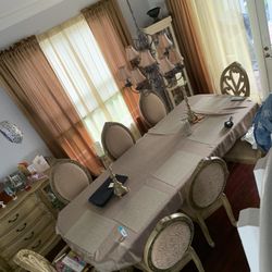 Dinning Table 