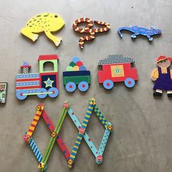 Wood Decorations And Coat Hanger For Child’s Room