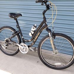 TREK HYBRID BIKE 21 SPEEDS TIRE 26 SIZE M 