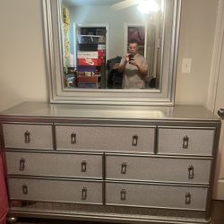Sofia Vergara Rooms To Go Dresser And Mirror 