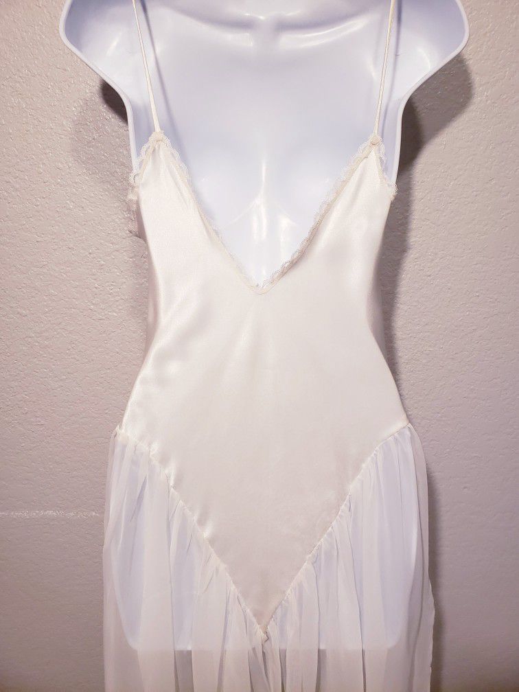 Cacique Lingerie White Princess Nightgown Size Small for Sale in Las Vegas,  NV - OfferUp