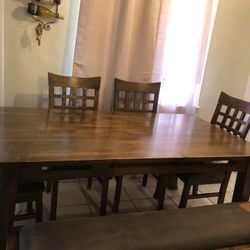 GREAT DINING TABLE WITH 4 CHAIRS AND 1 BENCH SOLID WOOD 