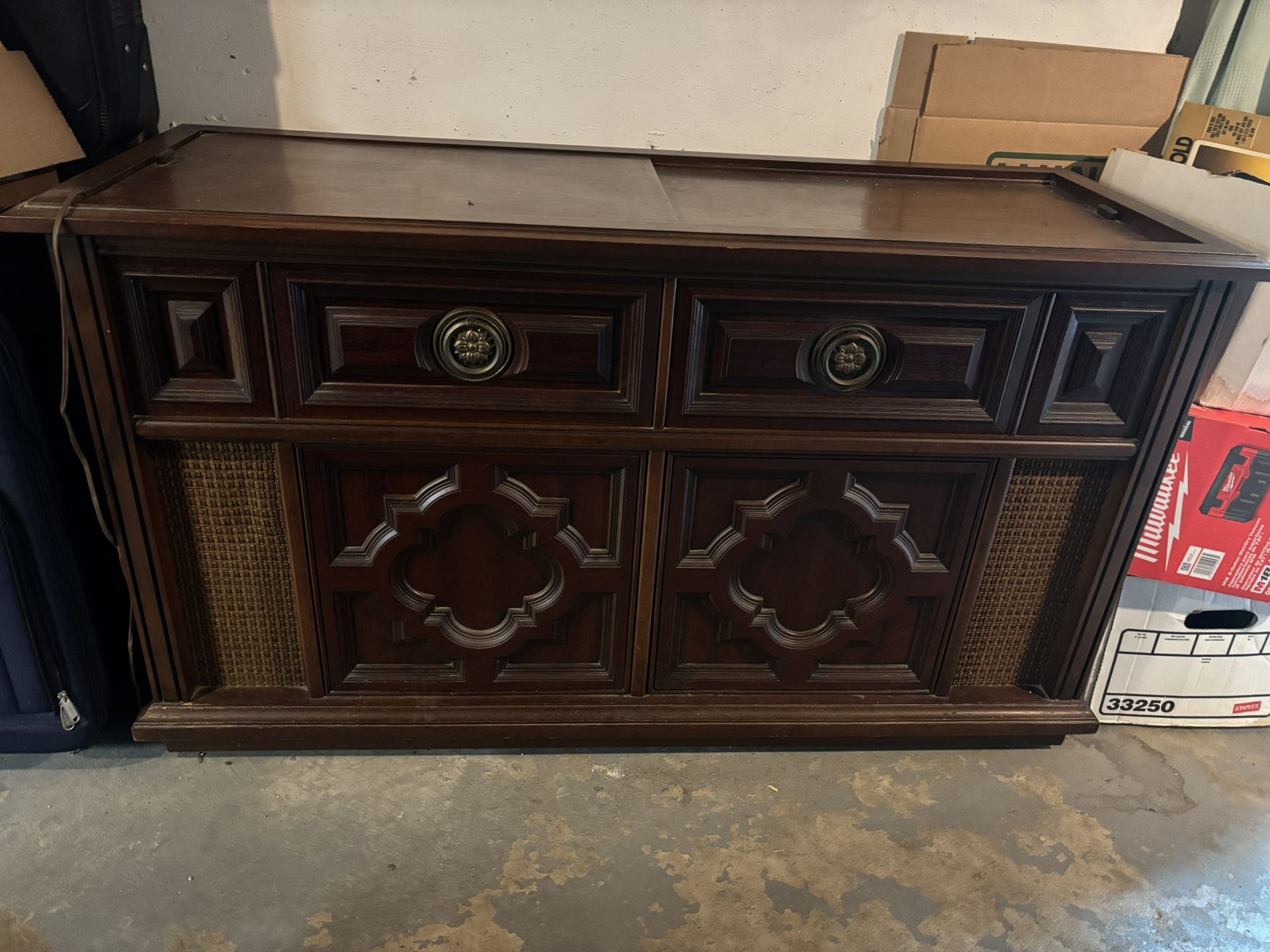 Vintage Magnavox Stereo Console Record Player/Cassette/Radio