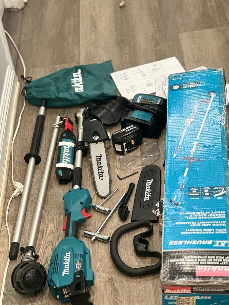 Makita 18V LXT Lithium-Ion Brushless Cordless Couple Shaft Power Head Kit w/String Trimmer & 10 in. Pole Saw Attachments 4.0Ah