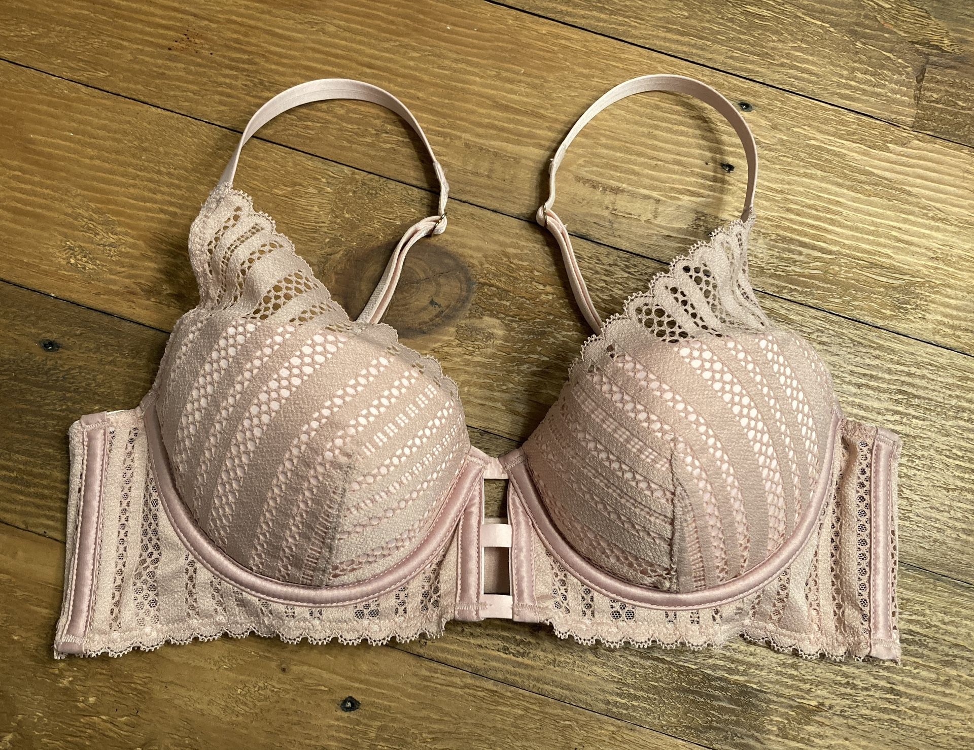 Victoria’s Secret 34B lined plunge bra light pink lace lingerie push-up