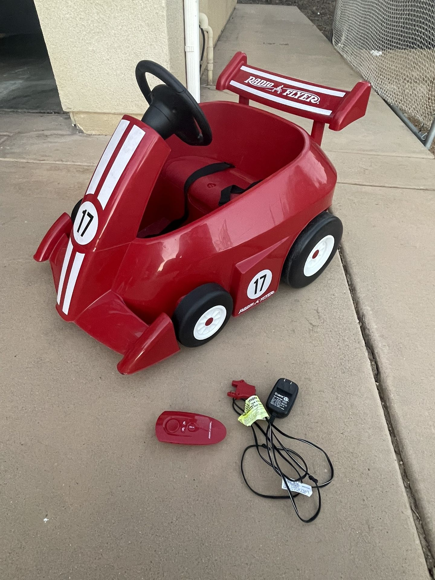 Radio Flyer Grow With Me Racer, Kids Battery Powered and Remote Control Ride On Toy, Red Toddler Ride On Toy For Ages 1.5-4 Years, Large