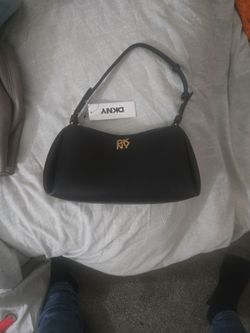 🖤 Brand New DKNY Black Shoulder Bag – Tags Still Attached! 🖤