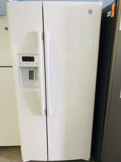 Brand New GE White Side By Side Refrigerator 33" Wide