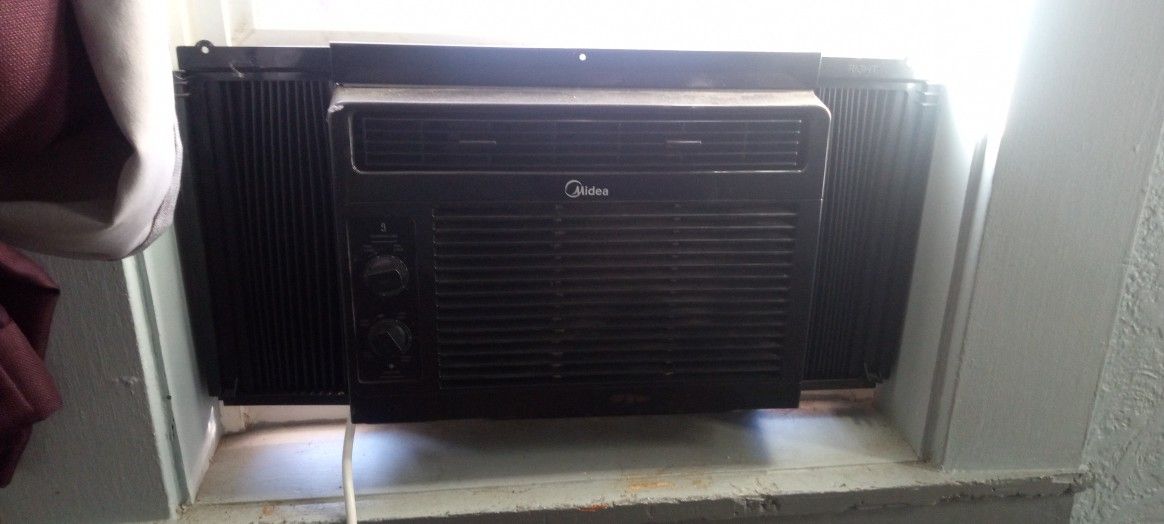 AC Window Unit
