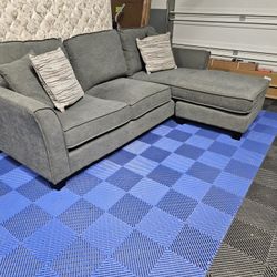 Larusi 2-Piece Sectional with Chaise
Item: 13502S2