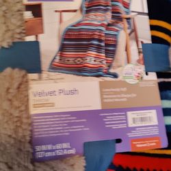 BETTER HOMES AND GARDENS VELVET PLUSH THROW