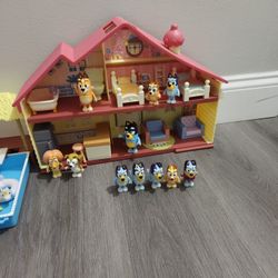 Bluey Toy Lot With House An Pool Set Lot